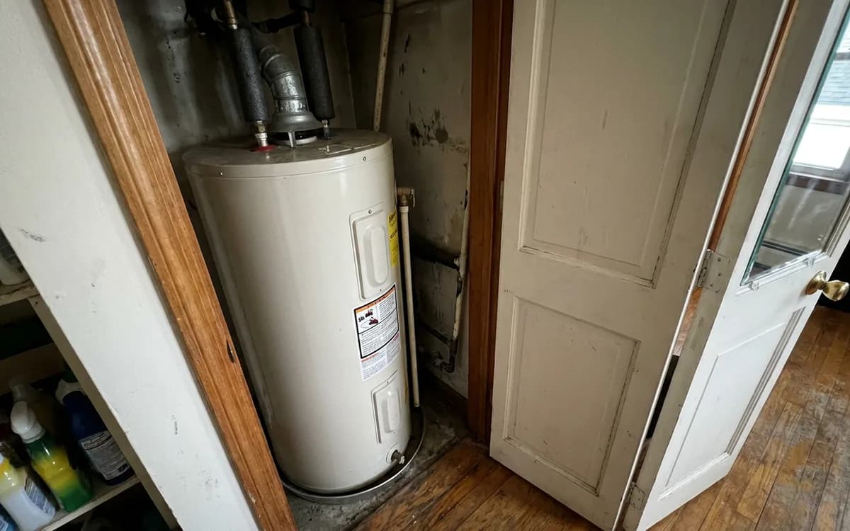 Water heater fitted into a narrow interior hallway closet